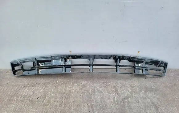 Volkswagen PASSAT B4 Front bumper lower grill 3A0853677