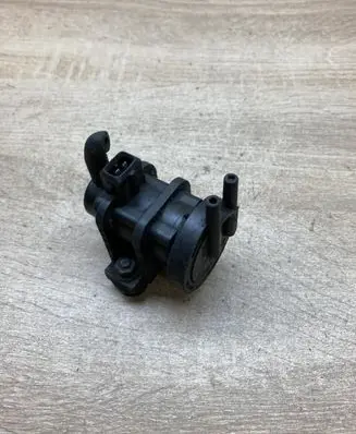 Renault Laguna I Vacuum valve 7700867443B