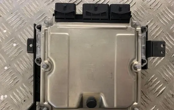 Citroen C5 Engine control unit/module 0281010938