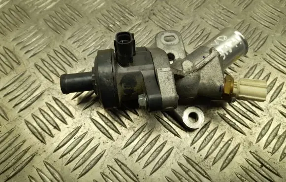 Skoda Superb B8 (3V) Webasto circulation pump for autonomous heater 04E972627GJ
