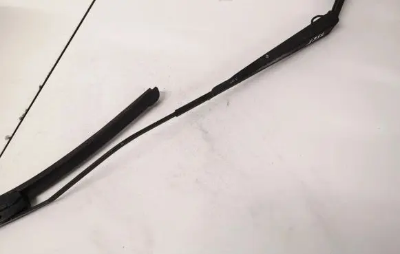 KIA Carens I Front wiper blade arm