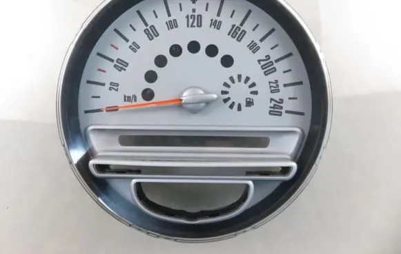 Speedometer (instrument cluster)
