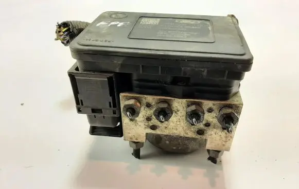 Ford Mondeo MK IV ABS Pump EG9C2C219BC EG9C2C405EC