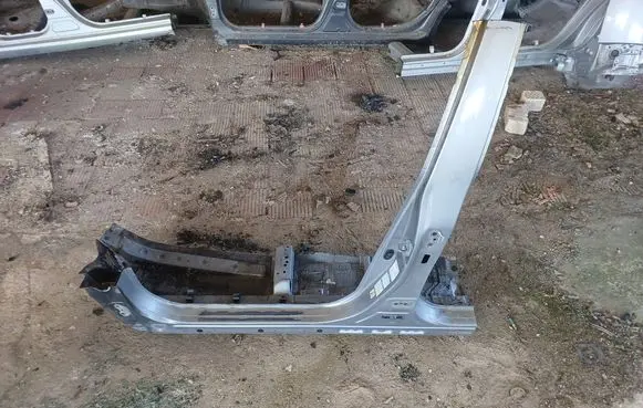Toyota RAV 4 (XA40) Pillar (middle) 