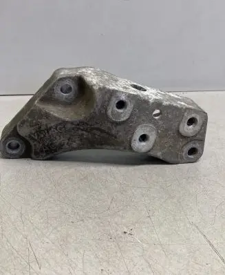 Volkswagen PASSAT B6 Engine mounting bracket 1K0199117