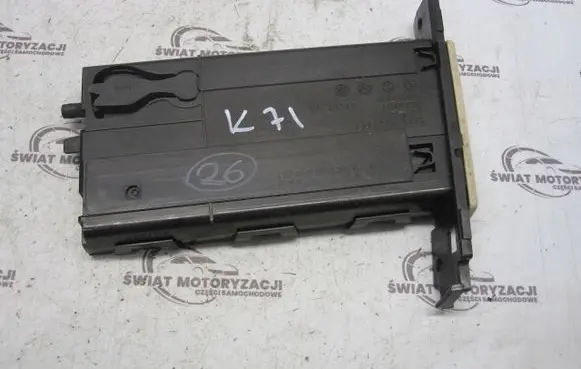 BMW 3 E90 E91 Cup holder 170KM