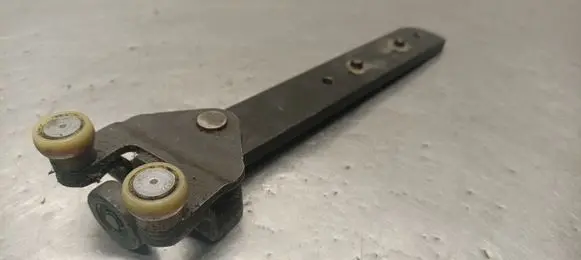 Toyota Proace Sliding door lower roller guide/hinge 9808075880