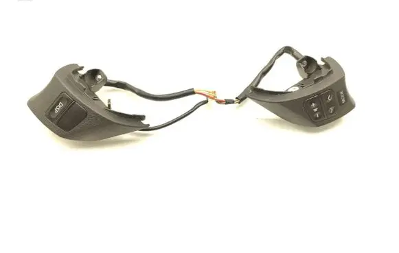 Ford Fiesta Steering wheel buttons/switches 75B458