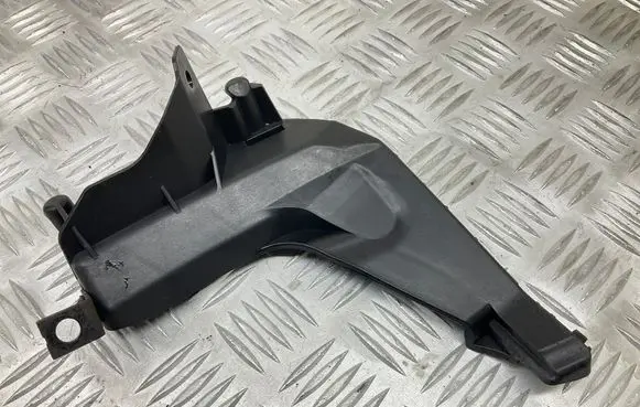 Rear bumper mounting bracket