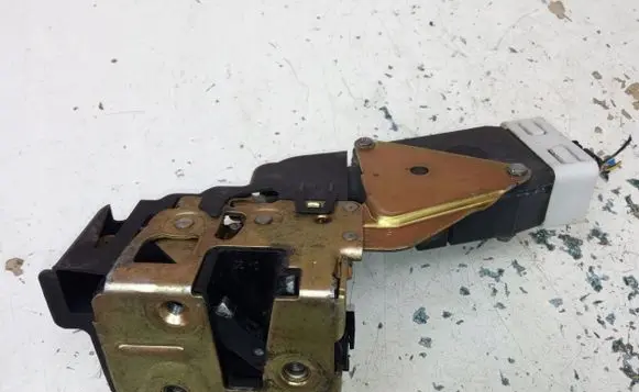 Mitsubishi Space Star Front door lock 