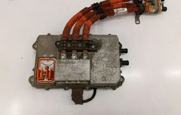 Voltage converter inverter