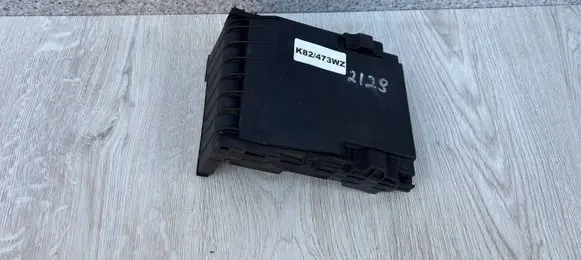 Volkswagen Golf Plus Fuse box cover 1K0937132F