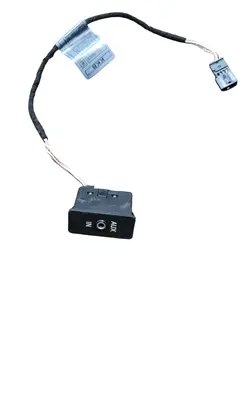 BMW 3 E90 E91 AUX in-socket connector 9172021