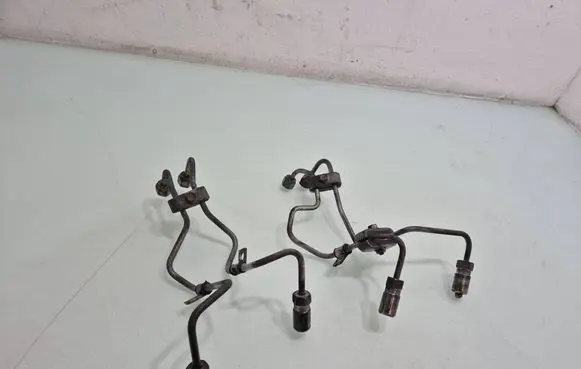 Mitsubishi Pajero Fuel injector supply line/pipe 