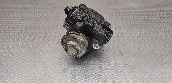 Volkswagen Transporter - Caravelle T4 Power steering pump 