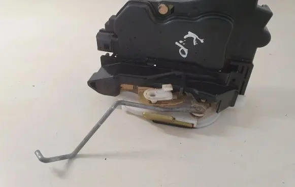 Mitsubishi Outlander Front door lock