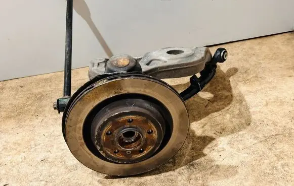 Rear wheel hub spindle/knuckle