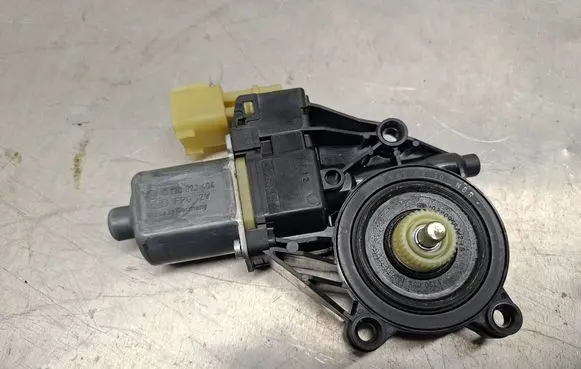 Ford Fiesta Front door window regulator motor 8A6114A389B 0130822404