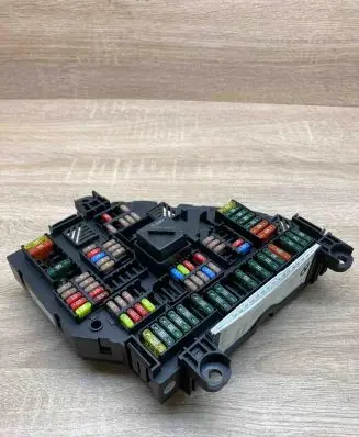 BMW 7 F01 F02 F03 F04 Fuse module 9210857 921085701