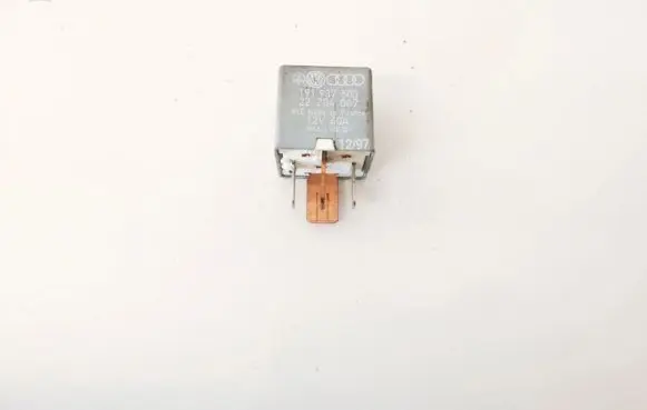 Volkswagen Golf III Other relay 191937503 22204007