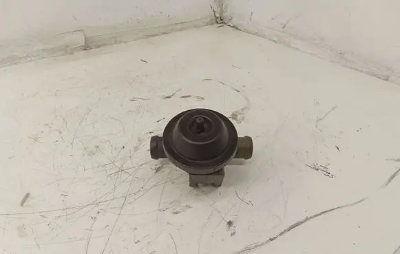 Volkswagen PASSAT B5.5 Coolant heater control valve 4A0819809