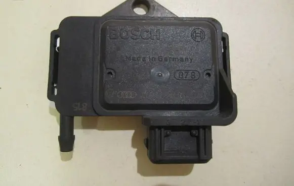 Volkswagen PASSAT B4 Air pressure sensor 3A0906051