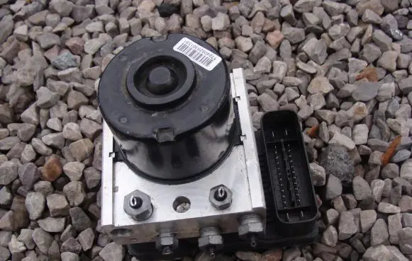 Ford Fiesta ABS Pump 8V512M110AD