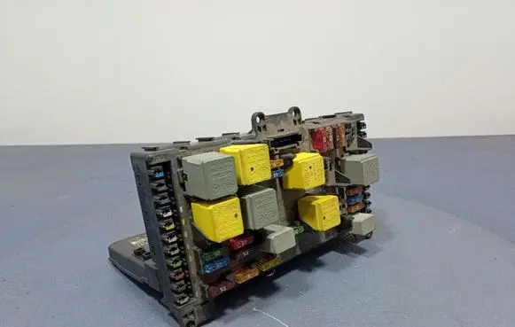 Mercedes-Benz Vito Viano W639 Fuse box set 6395450201