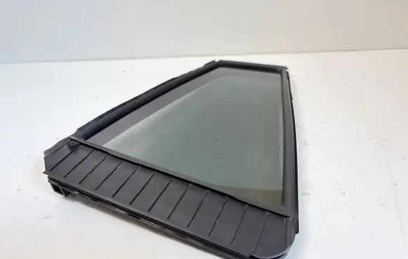 Subaru Crosstrek III Rear vent window glass 62284FN000