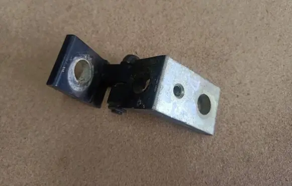 Skoda Fabia Mk1 (6Y) Rear door lower hinge 6Y0831411C XS44302