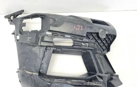 BMW 5 G30 G31 G38 Front bumper mounting bracket 51118098676