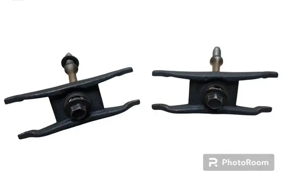 Mazda 6 Fuel Injector clamp holder 