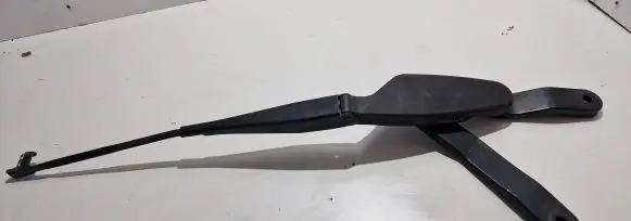 Mercedes-Benz C W204 Front wiper blade arm A2048200344