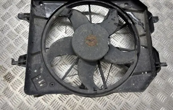 Ford Focus Radiator cooling fan shroud 98AB8C607