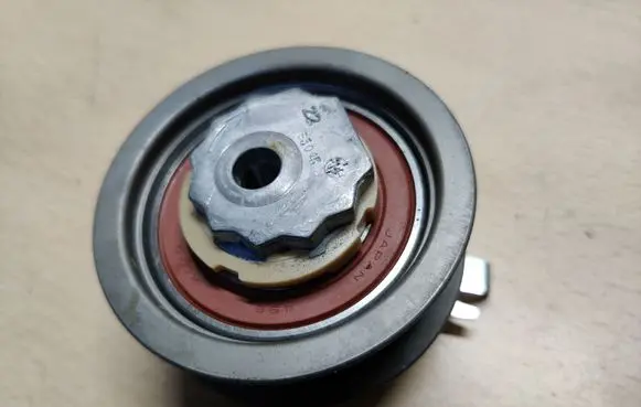 Skoda Octavia Mk3 (5E) Timing belt/chain tensioner 04E109479A