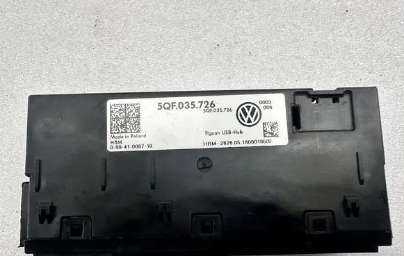 Volkswagen Tiguan USB socket connector 5QF035726