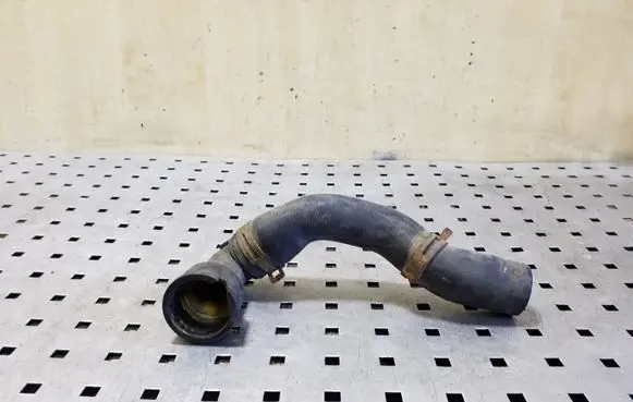 Volkswagen PASSAT B4 Engine coolant pipe/hose 357121051K