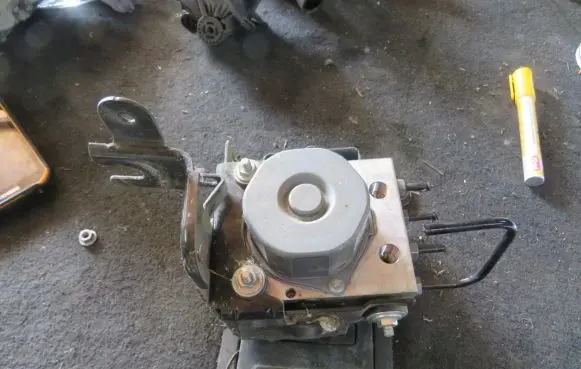 Peugeot 308 ABS Pump 9811708480