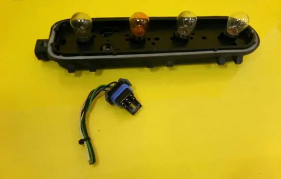 Opel Sintra Tail light bulb cover holder
