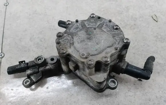 Volkswagen Golf V Vacuum pump 038145209M