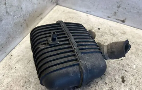 Vacuum air tank