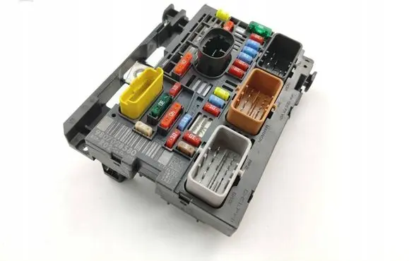 Peugeot 3008 I Fuse module 9807028580