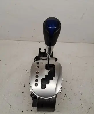 Toyota Yaris Gear shifter/selector J04154091