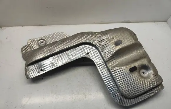 Chrysler Pacifica Exhaust heat shield 68214227AB 193863 4113