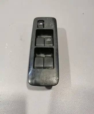 Nissan Qashqai Electric window control switch