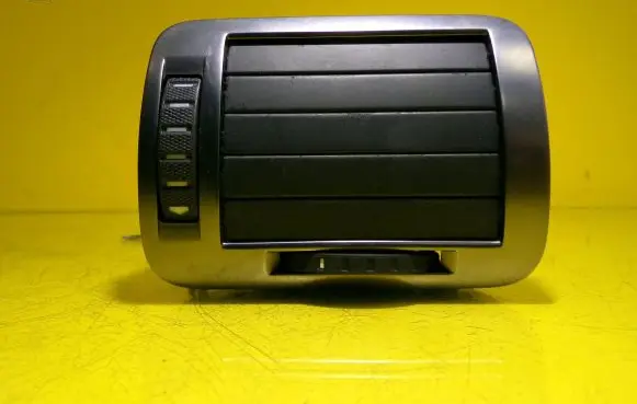 Skoda Superb B5 (3U) Dashboard side air vent grill/cover trim 3U0819702A