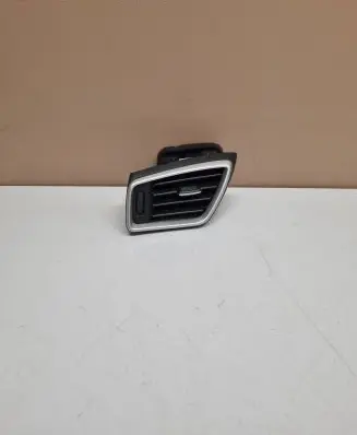 Nissan Qashqai Dashboard side air vent grill/cover trim 30490001