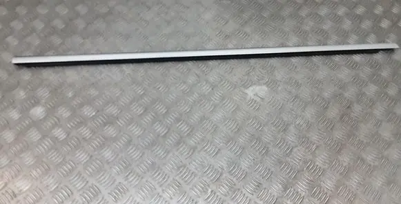 Volkswagen PASSAT CC Front door glass trim molding 3C8837476
