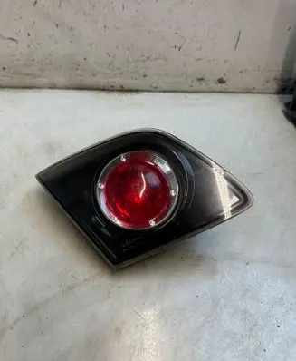 Mazda 3 I Tailgate rear/tail lights E110641 P2913L