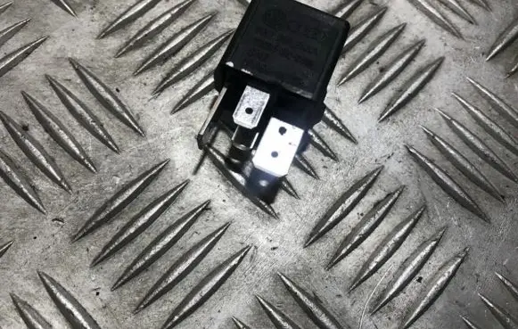 Audi A3 S3 8P Other relay 1k0951253a v23134j52x430
